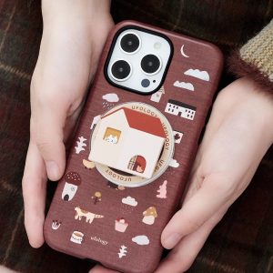 Two hands holding the brown doodle case with its cottage holder attached